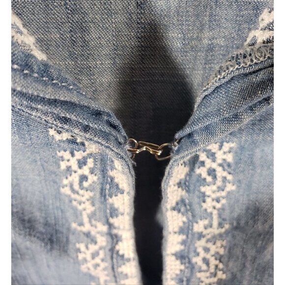 THML Womens SS Top Sz XS Chambray Embroidered Design Blue White 100% Cotton EUC - Picture 6 of 11